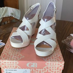 GB WHITE PUMP SANDALS size 8
